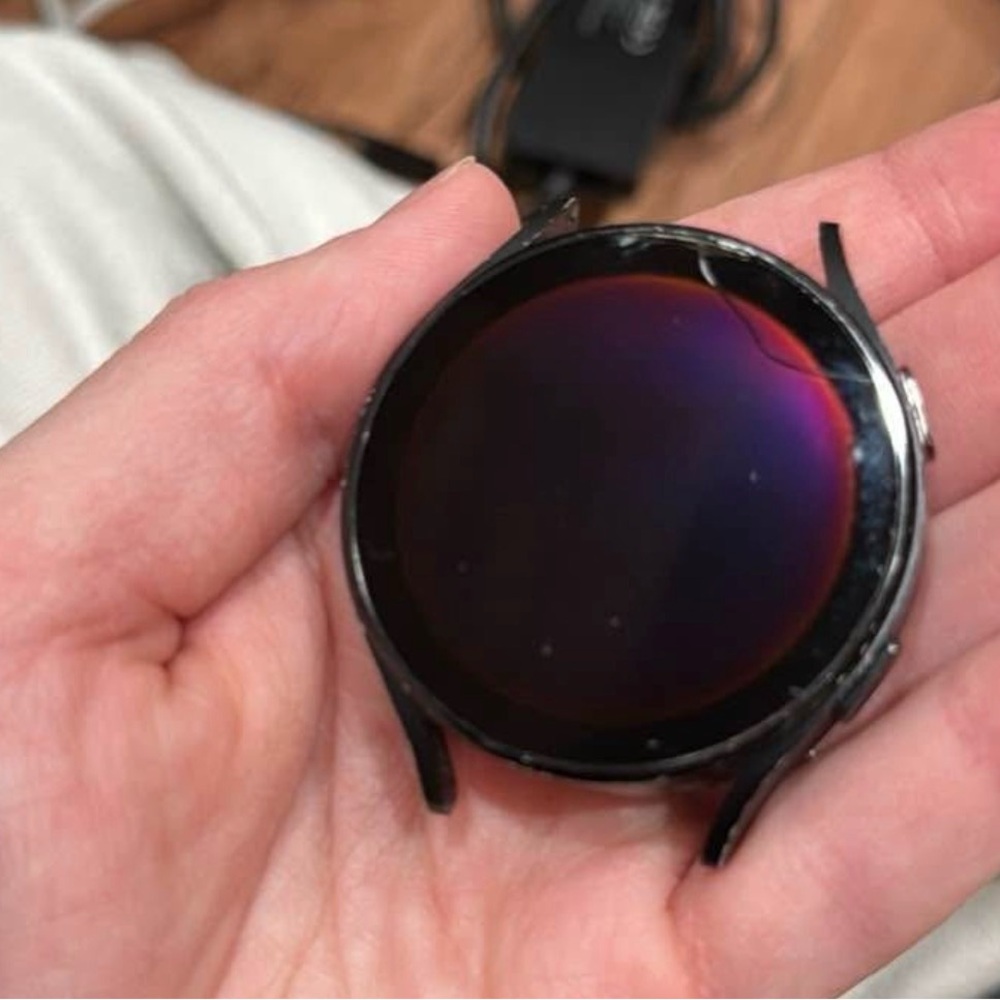 Galaxy 5 Smartwatch 44mm crack but works